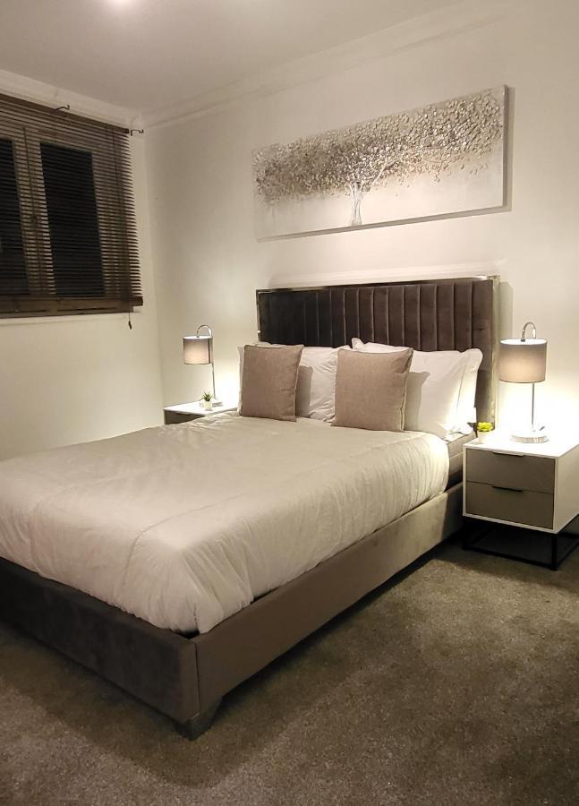 Stunning 2 Bedroom Apartment In Canary Wharf - Morland Apartments London Bagian luar foto