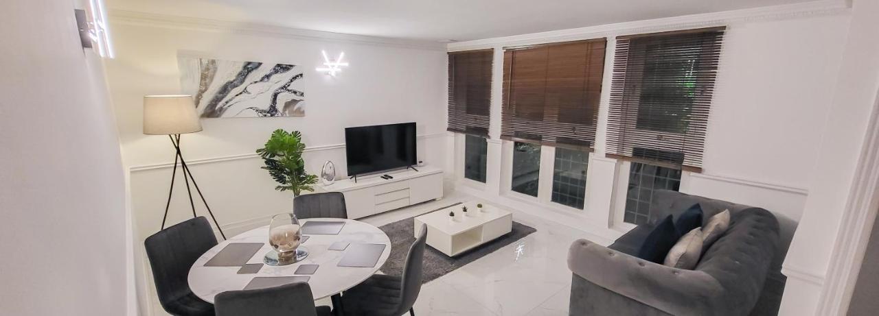 Stunning 2 Bedroom Apartment In Canary Wharf - Morland Apartments London Bagian luar foto
