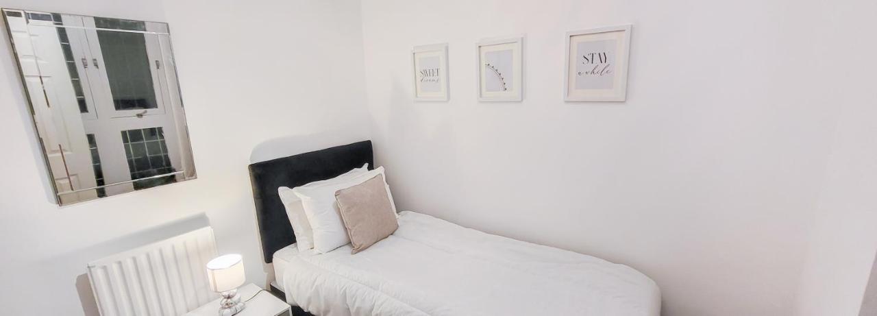 Stunning 2 Bedroom Apartment In Canary Wharf - Morland Apartments London Bagian luar foto