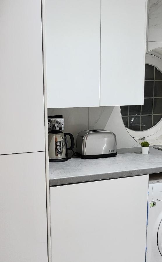 Stunning 2 Bedroom Apartment In Canary Wharf - Morland Apartments London Bagian luar foto
