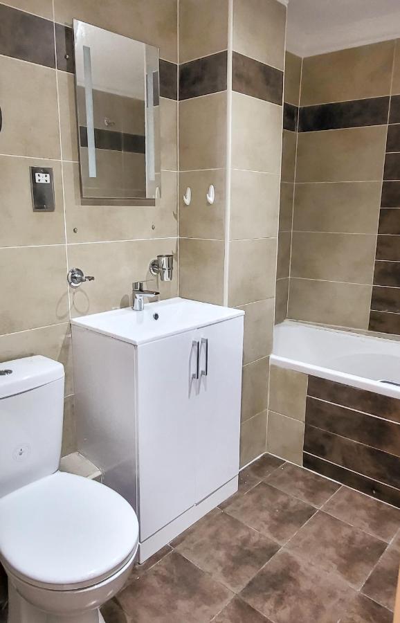 Stunning 2 Bedroom Apartment In Canary Wharf - Morland Apartments London Bagian luar foto