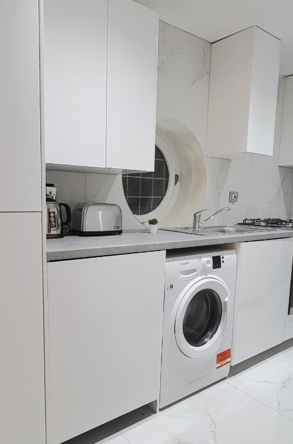 Stunning 2 Bedroom Apartment In Canary Wharf - Morland Apartments London Bagian luar foto