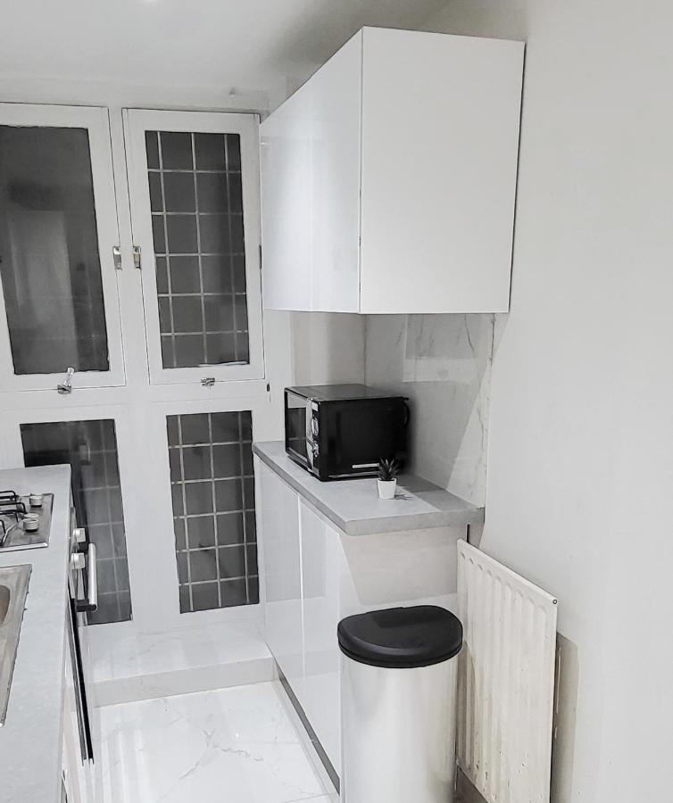 Stunning 2 Bedroom Apartment In Canary Wharf - Morland Apartments London Bagian luar foto